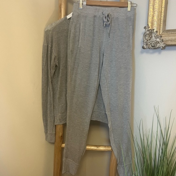 Alala Gray Activewear Top and Pants set Women’s Size Small - Picture 3 of 9
